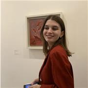 studentessa disponibile per aiuto compiti